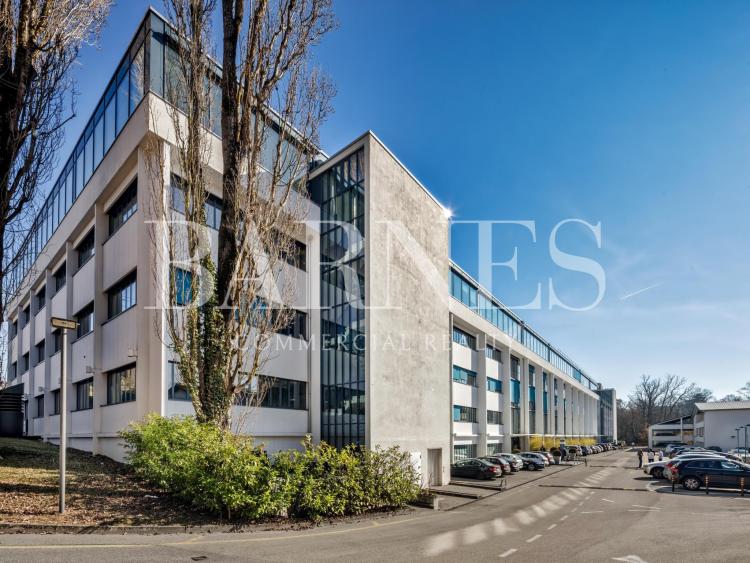 Equipped offices of 2,561 m2 in Versoix