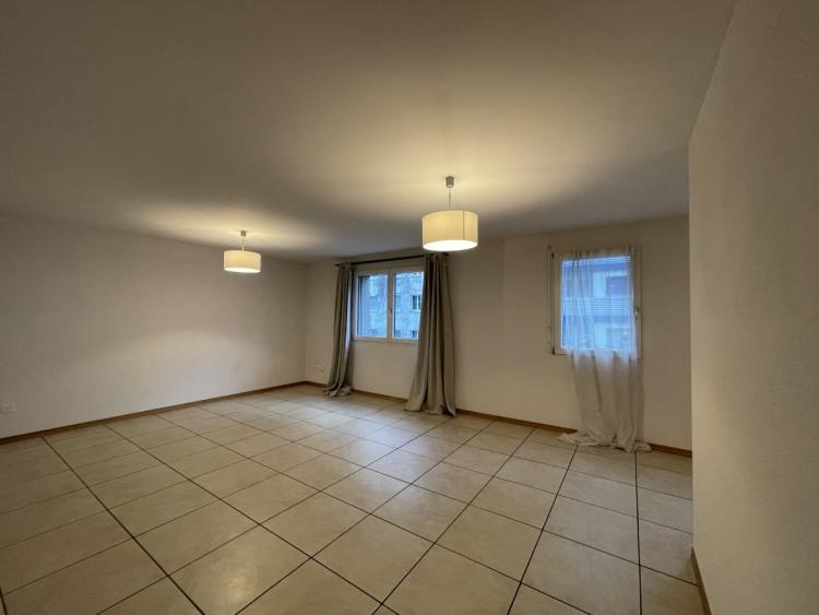 Right in the center, spacious apartment on the 2nd floor