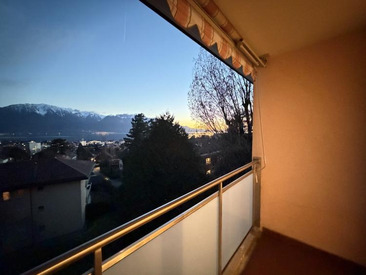 Renovated 2-room apartment on the 2nd floor in Vevey