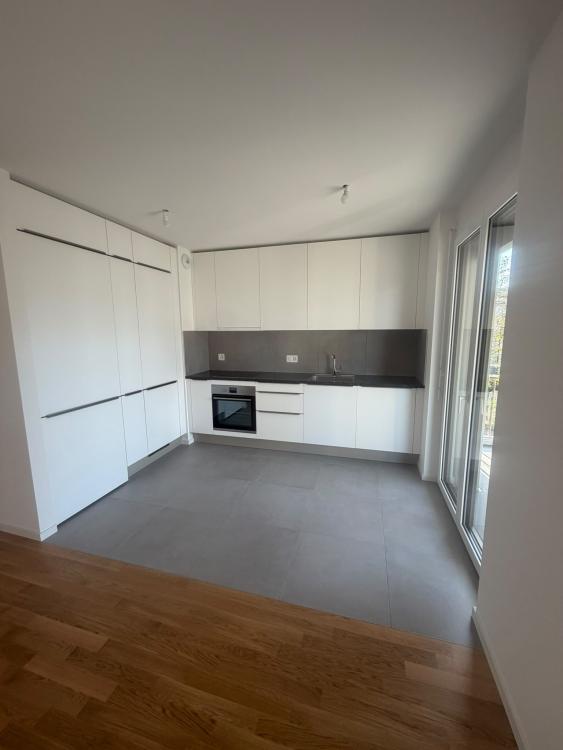 Beautiful new 5-room apartment on the 1st floor