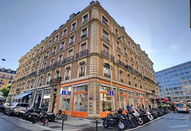 Charming 4-room apartment on the 3rd floor.