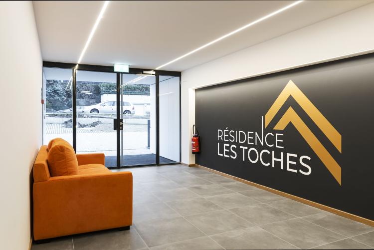 Medium-sized furnished studio apartment of approximately 27m2 to 28m2