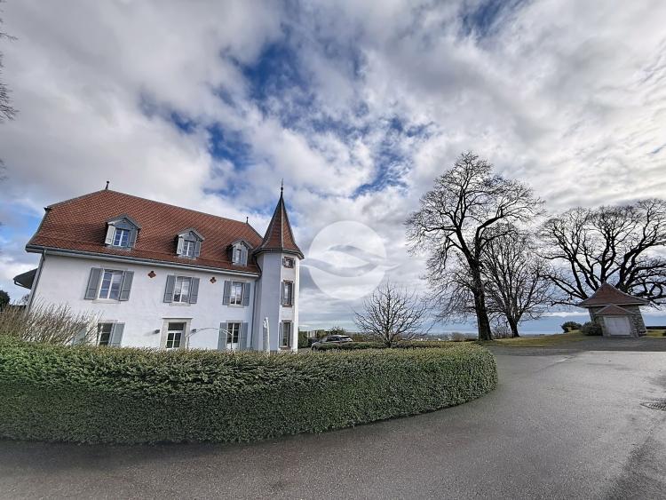 Superb property with unobstructed view