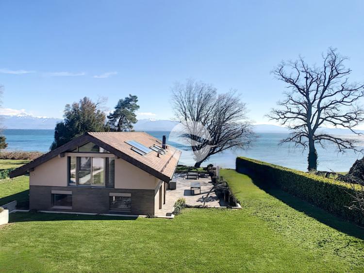 Superb waterfront detached villa