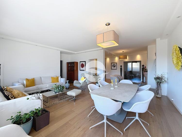 Right Bank - Superb family apartment in a luxury residence