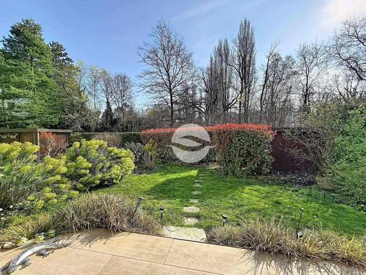 BEAUTIFUL 5-ROOM FURNISHED APARTMENT WITH GARDEN