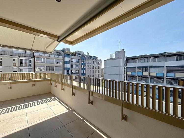 Off-plan - 6 rooms in Les Acacias