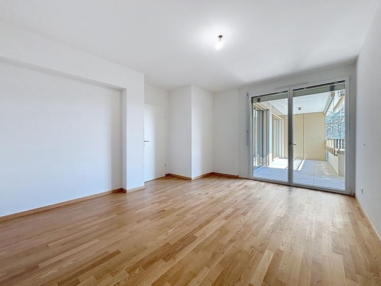 Off-plan - 5 rooms in Les Acacias