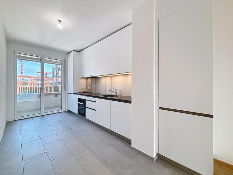 Off-plan - 5 rooms in Les Acacias