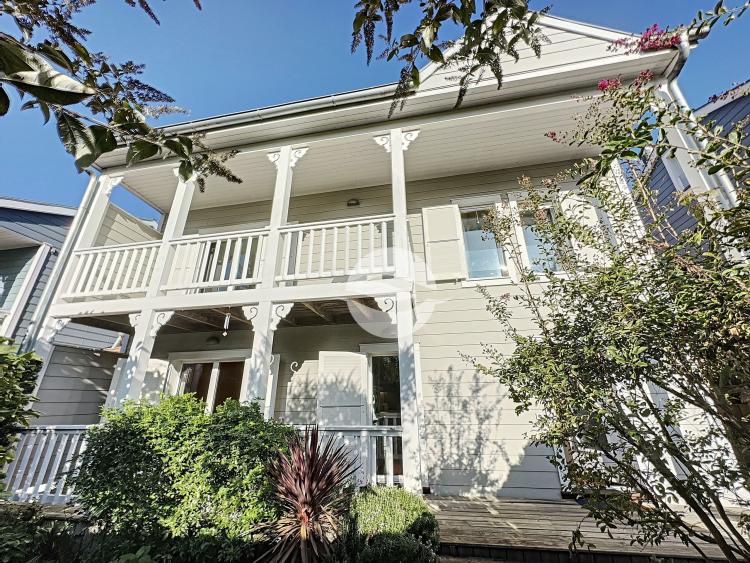 Charming semi-detached villa with 6 rooms