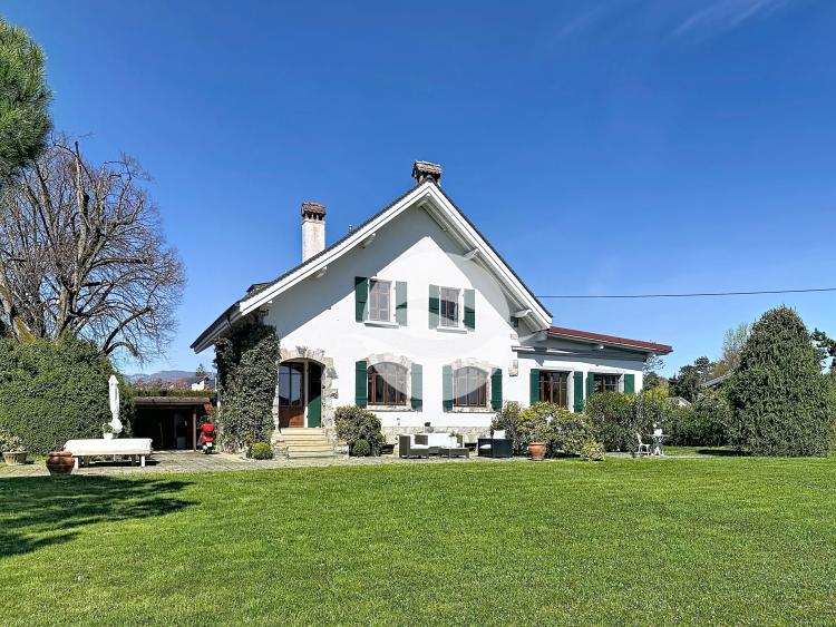 Charming house with a beautiful garden