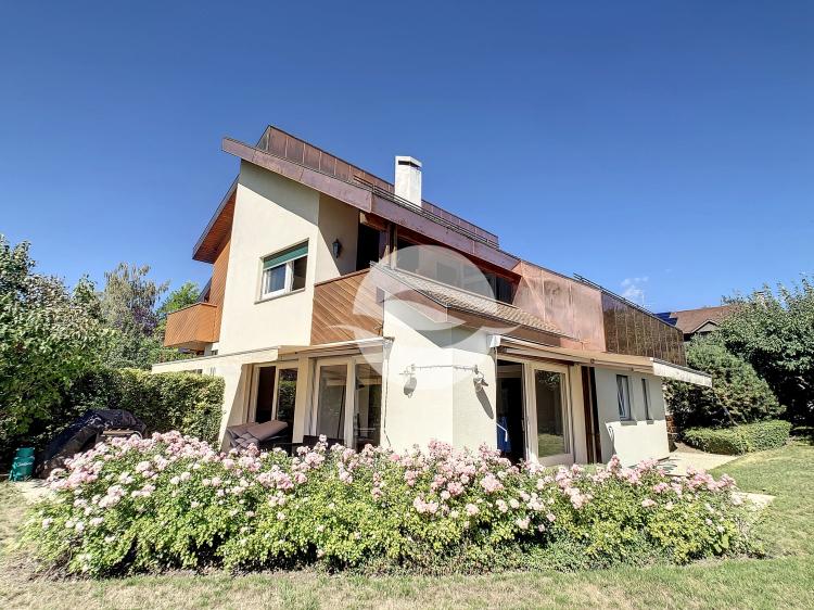 Beautiful semi-detached house in a residential area