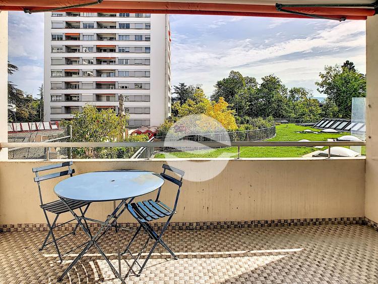 Beautiful 2-bedroom apartment with balconies