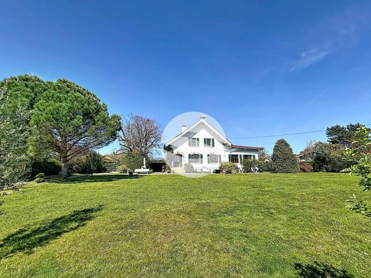 Charming house with beautiful garden