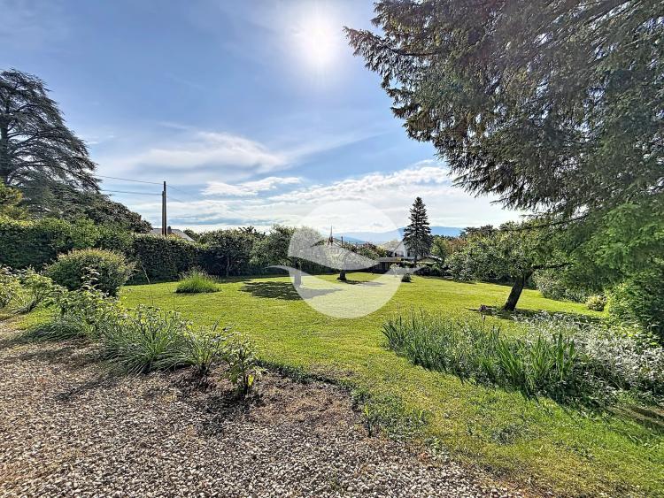 Charming detached house with a beautiful garden