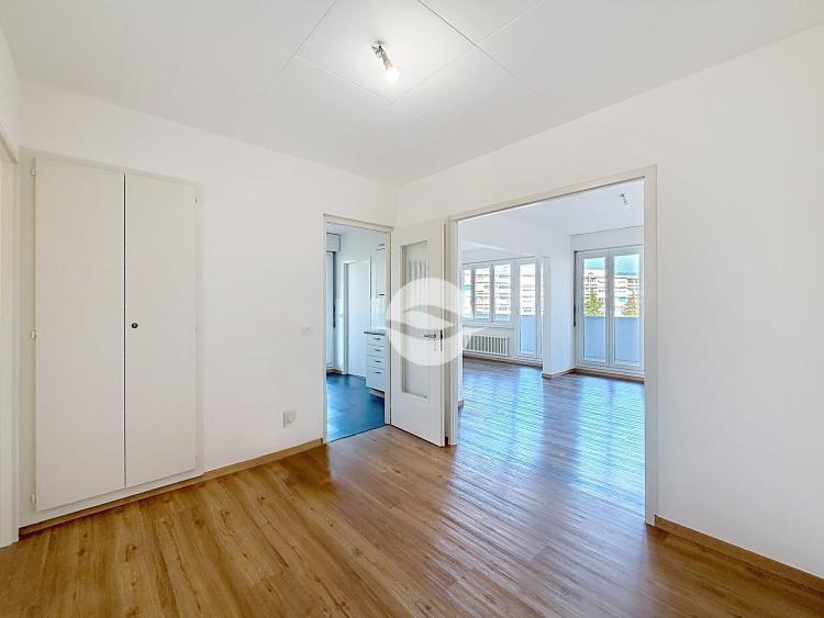 5-room apartment, recently renovated, with balconies