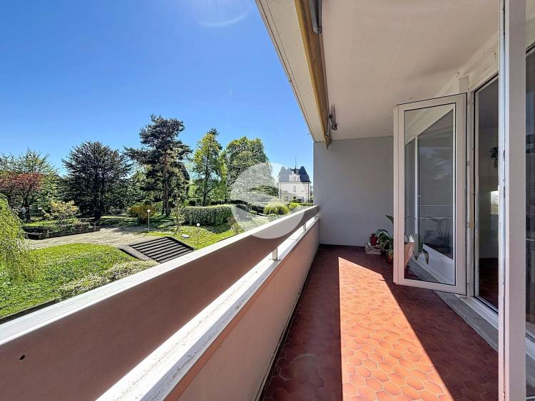 Magnificent 4.5 room apartment with windows on both sides