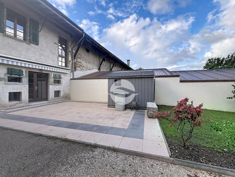 Semi-detached house with 5.5 rooms in a renovated old farmhouse with terrace and garden