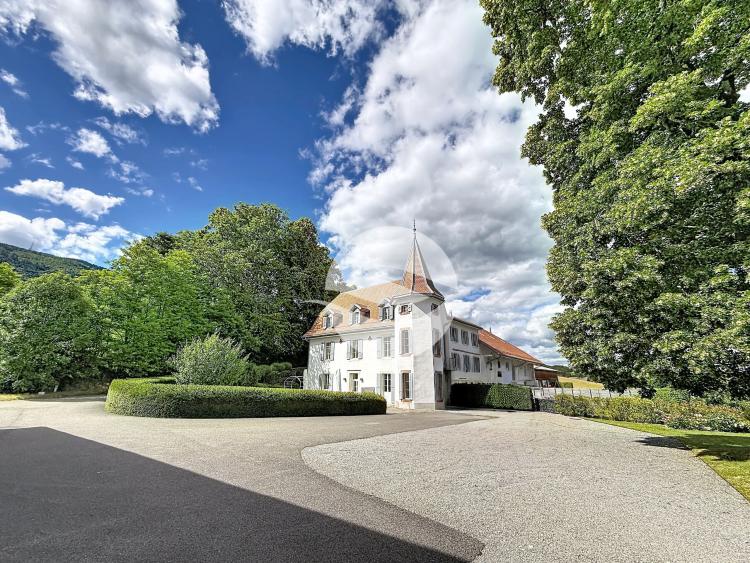 Superb property with unobstructed view