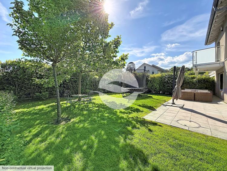 Beautiful semi-detached villa with garden