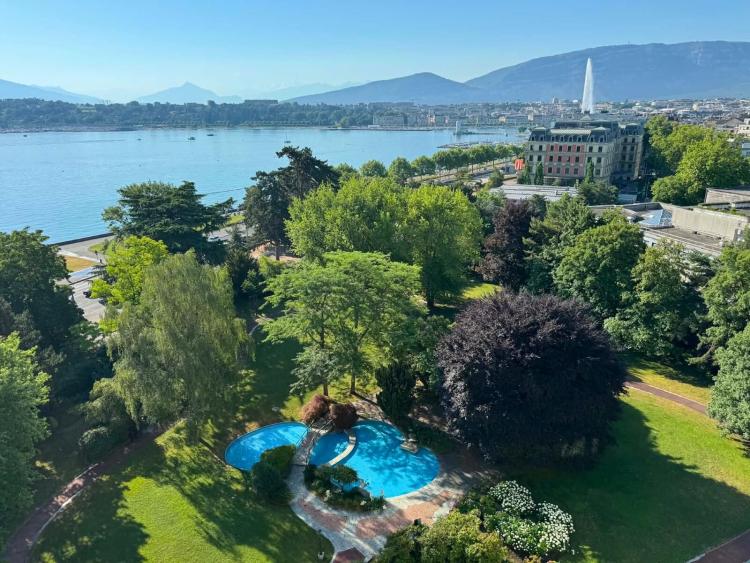 Spacious 7-room apartment in the Parc Château Banquet residence