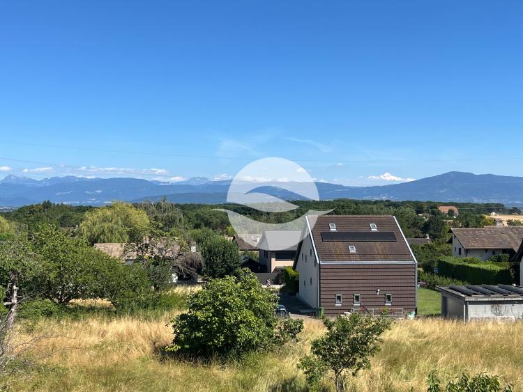 3-bedroom duplex + mezzanine with balcony view of the lake and Alpes