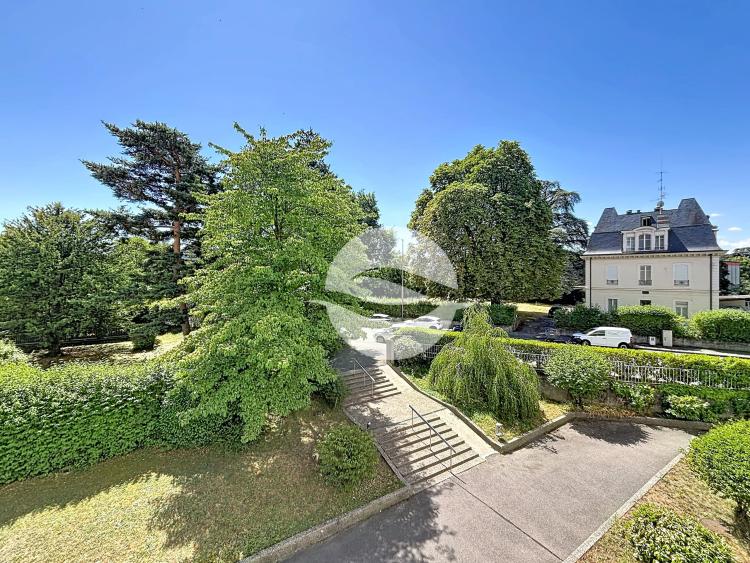 Magnificent 4-room apartment in the Manor Residence