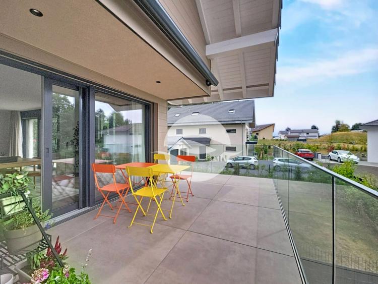 Elegant contemporary triplex with balcony and private garden