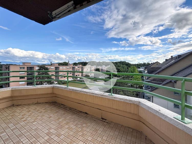 Beautiful 3.5 room renovated apartment on the top floor