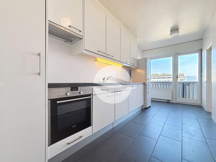 Stunning 4-room apartment with views of the Jura