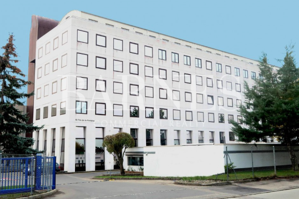Offices, administrative premises of 373 m2 for rent in Satigny
