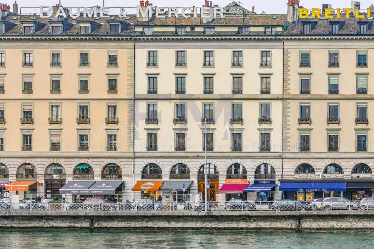 Right bank, Quai des Bergues - Arcade of approximately 73.40 m2 PPE