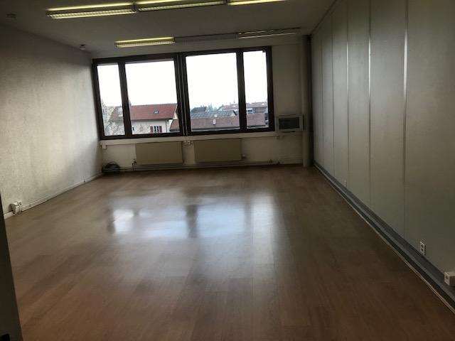 Offices of approx. 63 m2 located rue du Cardinal-Journet 27 in Meyrin on the 2nd floor