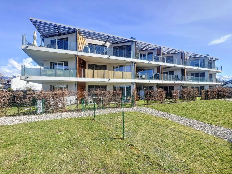 Like new! Just steps from the lake