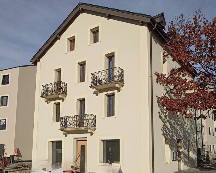 Charming furnished studio apartment on the 2nd floor with a small balcony