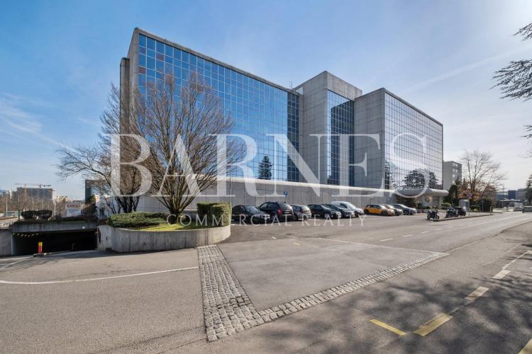 Office space of 640m2 close to the airport