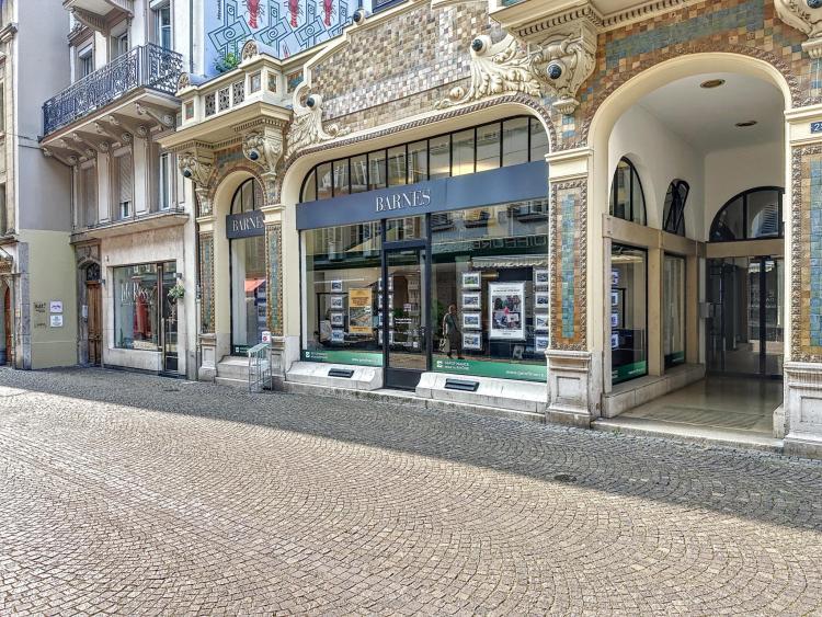 Commercial premises of 165 m² with window – Exceptional location in the city center of Vevey