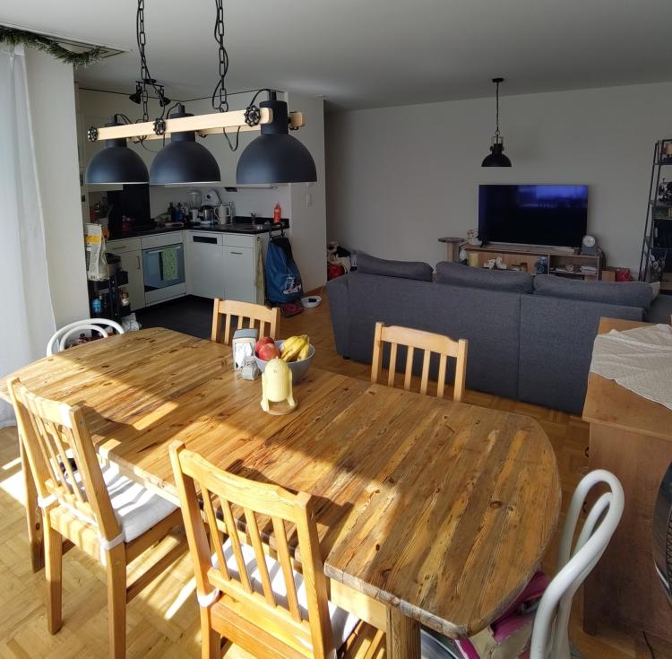 Beautiful, bright 3.5-room apartment on the 4th and top floor with elevator.