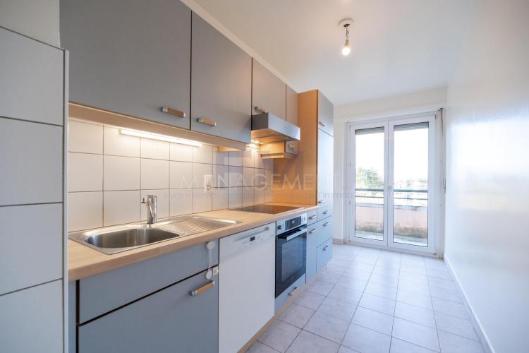 Meyrin - Av de Vaudagne - 5 rooms on the 6th floor, approx. 125m2