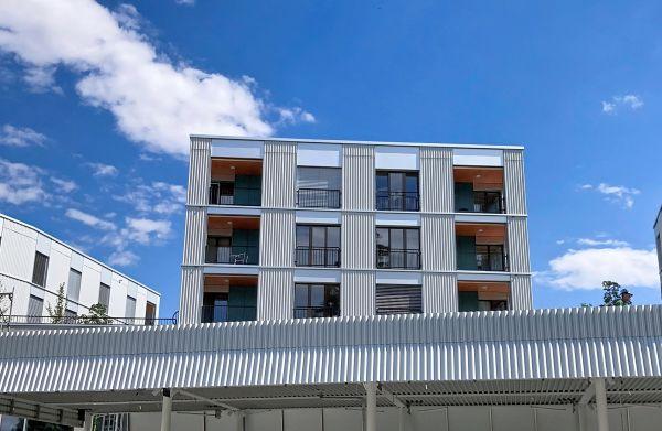 Spacious 3.5-room apartment with lake view and private terrace