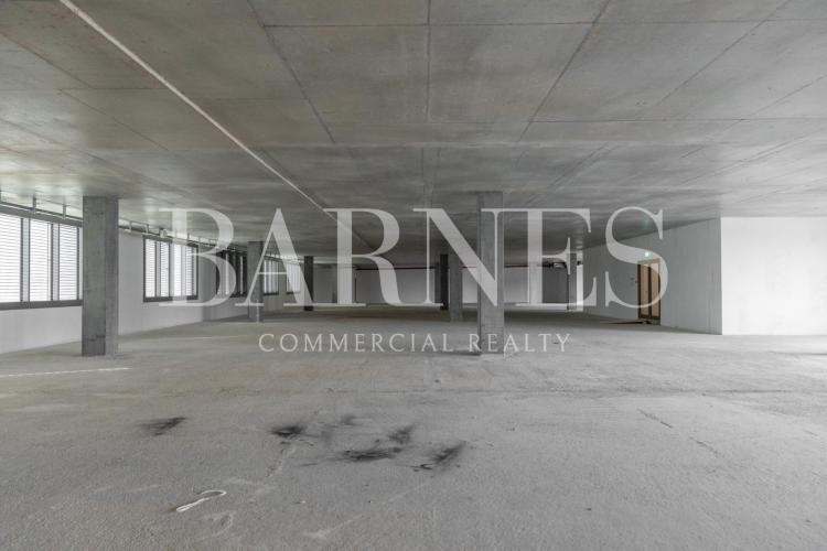 Magnificent surface area of 500 m2 on the 2nd floor of a modern building