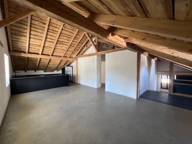 Beautiful 3.5-room attic apartment on the 3rd floor with lots of character