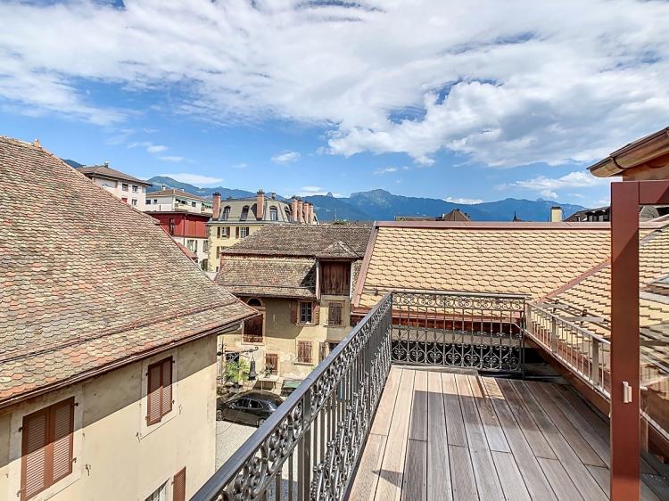 Charming 3.5 room attic apartment with exposed beams