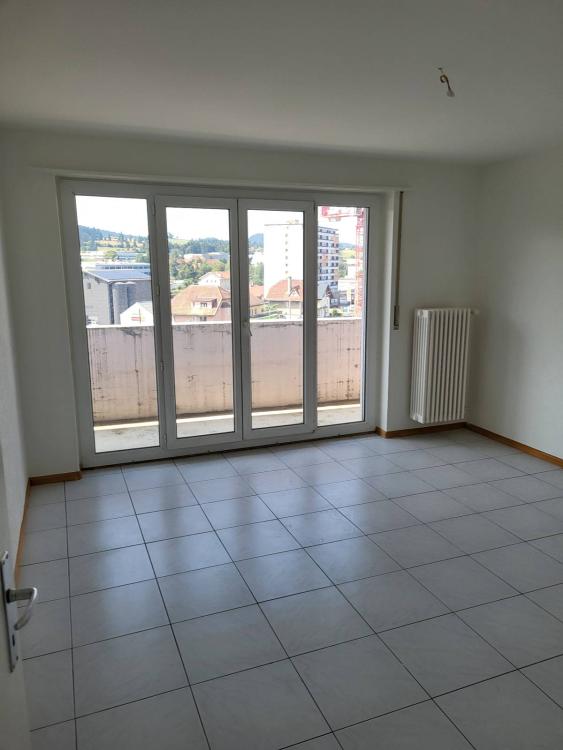 Spacious 4-room apartment with balcony
