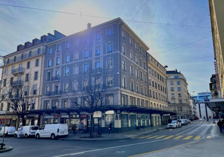 11 Rue du Mont-Blanc: Magnificent offices of approximately 45 m2 on the 4th floor