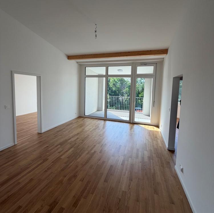 Beautiful 6-room apartment on the 2nd floor