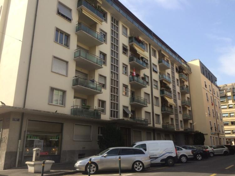 3-room apartment on the 3rd floor with balcony. Approximately 48m2.
