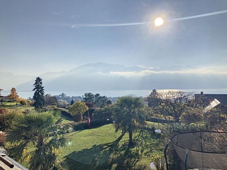 Beautiful 6-room terraced house with lake view