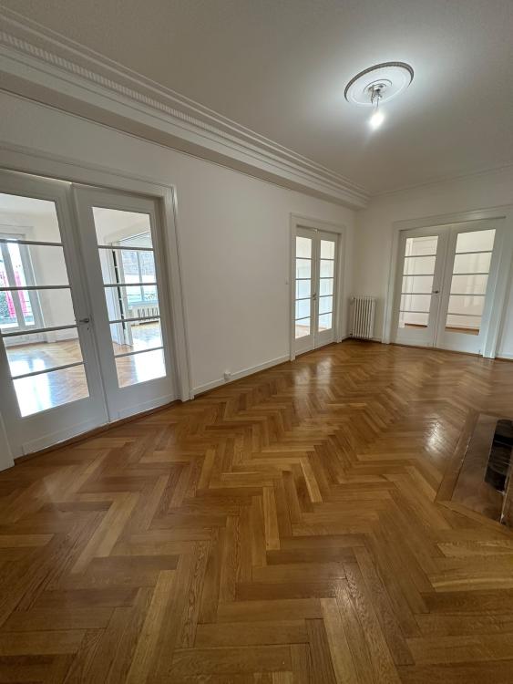 Beautiful 6.5-room apartment located on the 4th floor