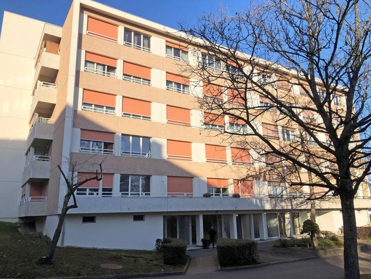 5-room apartment on the 4th floor